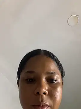 LIA PARKERR online show from 04/05/26, 12:41