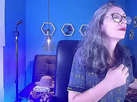 Snapshot of laurasofia45 chatting on 02/17/26, 03:58 laurasofia45 online show from 02/17/26, 03:58