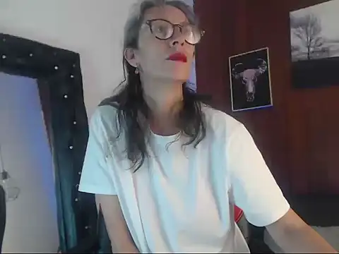 Snapshot of laurasofia45 chatting on 02/19/26, 07:37 laurasofia45 online show from 02/19/26, 07:37