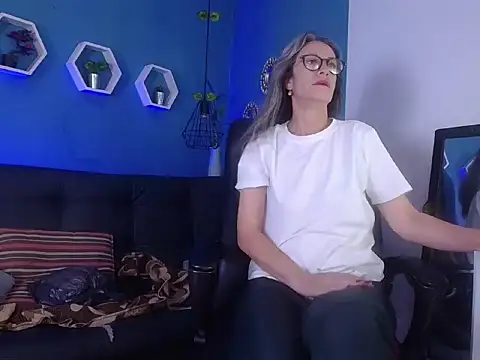 Snapshot of laurasofia45 chatting on 03/01/26, 10:17 laurasofia45 online show from 03/01/26, 10:17