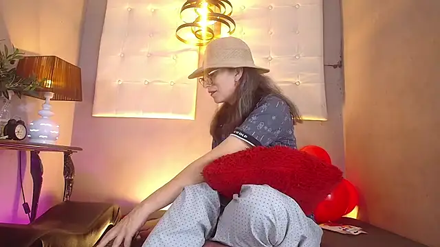 laurasofia45 online show from 03/07/26, 01:24