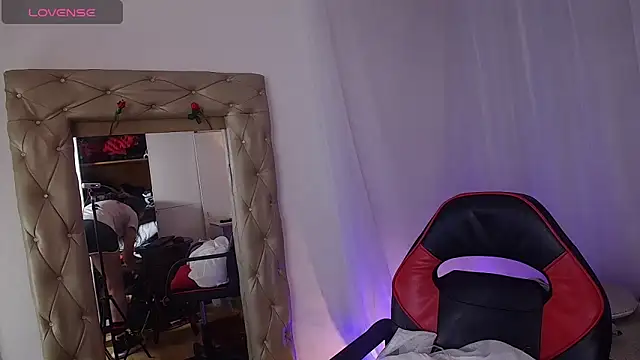 laurasofia45 online show from 04/23/26, 02:46