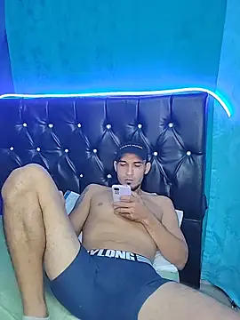 Snapshot of junior_men22 chatting on 02/17/26, 01:29 junior men22 online show from 02/17/26, 01:29