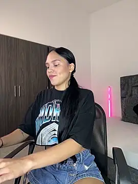 Snapshot of Malory_Saenzz chatting on 02/21/26, 01:01 Malory Saenzz online show from 02/21/26, 01:01