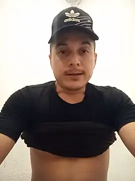 Snapshot of Reuss25 chatting on 06/16/26, 11:46 Reuss25 online show from 06/16/26, 11:46