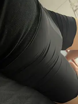 kimoanh102 online show from 04/12/26, 12:37