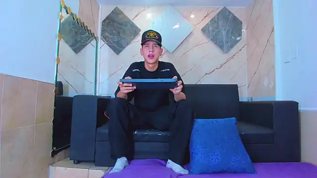 Snapshot of Dominic_26 chatting on 02/11/26, 08:36 Dominic 26 online show from 02/11/26, 08:36