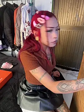 Snapshot of suky_pou chatting on 02/04/26, 08:25 suky pou online show from 02/04/26, 08:25