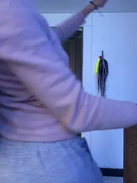 Snapshot of suky_pou chatting on 02/17/26, 04:24 suky pou online show from 02/17/26, 04:24