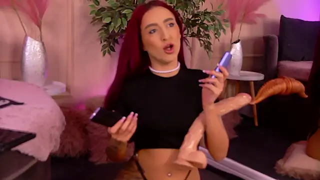 Snapshot of CrystalRedd chatting on 02/03/26, 06:22 CrystalRedd online show from 02/03/26, 06:22