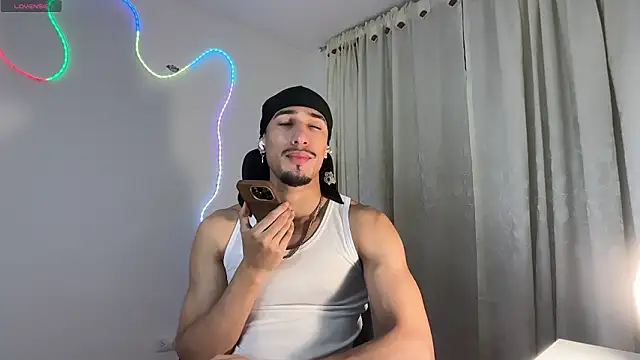 Snapshot of rafael_stone11 chatting on 02/27/26, 01:16 rafael stone11 online show from 02/27/26, 01:16