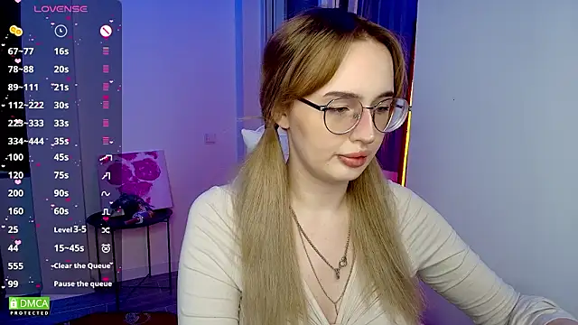 AdeLuna online show from 03/12/26, 08:59