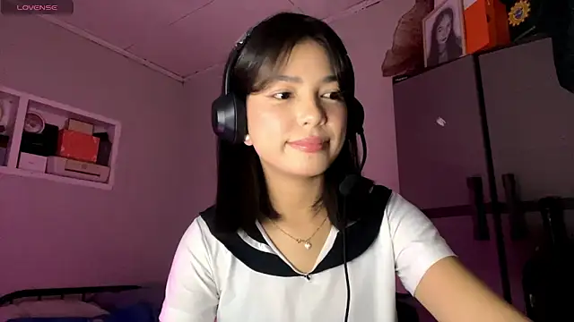 Snapshot of ConstancePorrini chatting on 02/03/26, 03:28 ConstancePorrini online show from 02/03/26, 03:28