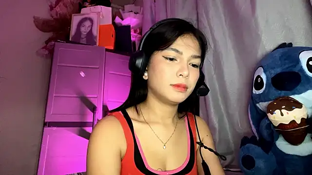 Snapshot of ConstancePorrini chatting on 02/16/26, 10:33 ConstancePorrini online show from 02/16/26, 10:33