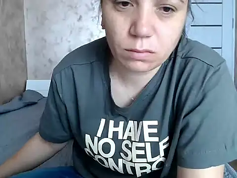 Snapshot of LorraGrey chatting on 04/27/26, 06:11 LorraGrey online show from 04/27/26, 06:11