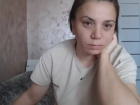 Snapshot of LorraGrey chatting on 05/13/26, 01:41 LorraGrey online show from 05/13/26, 01:41