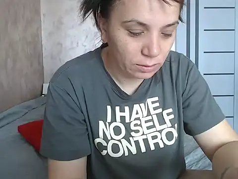 Snapshot of LorraGrey chatting on 05/15/26, 05:47 LorraGrey online show from 05/15/26, 05:47
