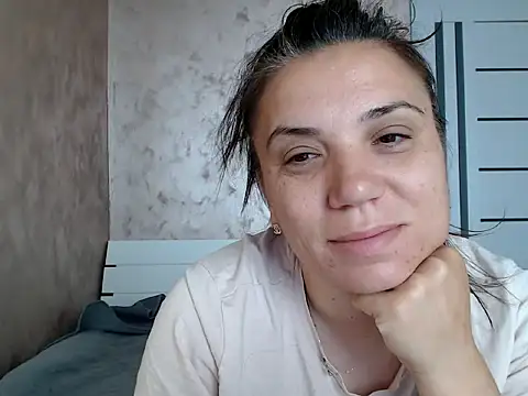 Snapshot of LorraGrey chatting on 05/31/26, 03:58 LorraGrey online show from 05/31/26, 03:58