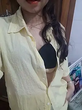 Snapshot of NinaKey chatting on 02/22/26, 05:33 NinaKey online show from 02/22/26, 05:33