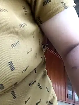 hot-luna- online show from 04/11/26, 07:45