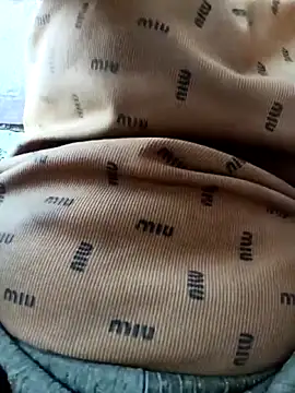 Snapshot of hot-luna- chatting on 05/25/26, 09:37 hot-luna- online show from 05/25/26, 09:37