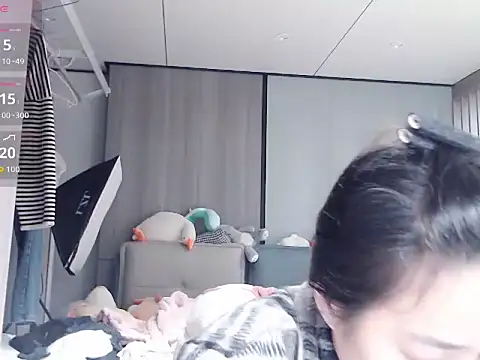 Snapshot of Tsuki-y chatting on 02/28/26, 02:29 Tsuki-y online show from 02/28/26, 02:29