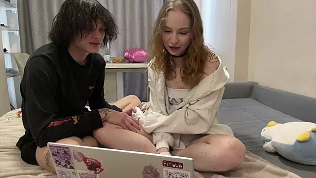 Snapshot of ZettaSewester chatting on 02/05/26, 12:21 ZettaSewester online show from 02/05/26, 12:21