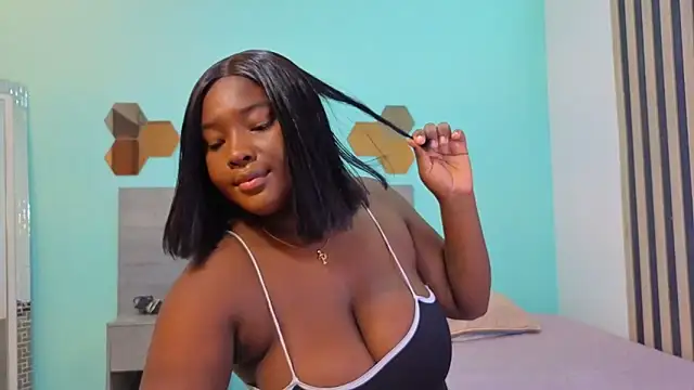 DanielaGil7 online show from 04/22/26, 03:53