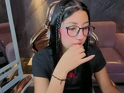 Snapshot of Sophie_jones_b chatting on 02/04/26, 12:44 Sophie jones b online show from 02/04/26, 12:44