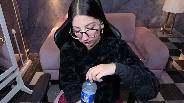 Sophie jones b online show from 03/05/26, 12:45