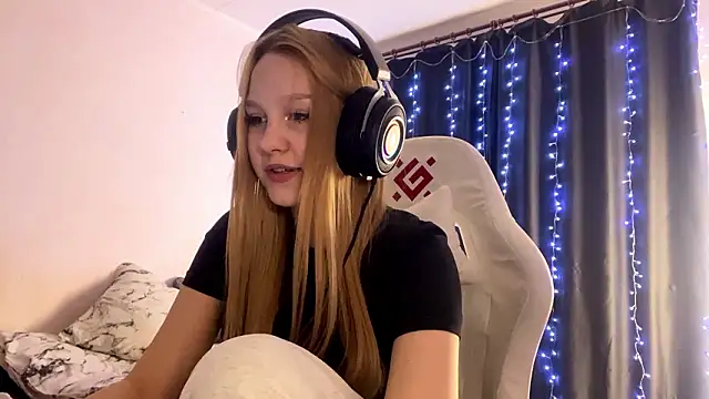 Snapshot of axin_burnell chatting on 02/28/26, 03:13 axin burnell online show from 02/28/26, 03:13