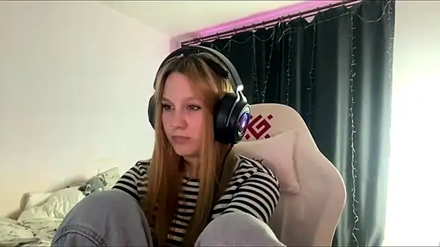 axin burnell online show from 04/23/26, 05:48