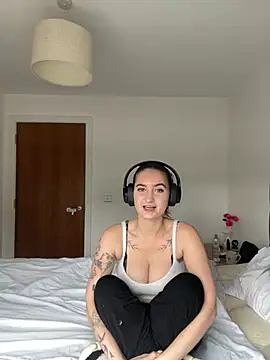 Snapshot of trinitysecretzx chatting on 02/05/26, 12:10 trinitysecretzx online show from 02/05/26, 12:10