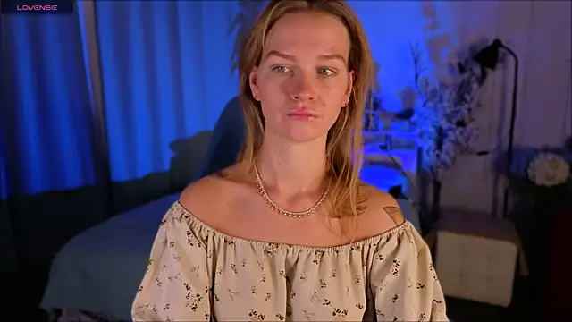 Snapshot of Crystal_Kris chatting on 02/26/26, 05:39 Crystal Kris online show from 02/26/26, 05:39