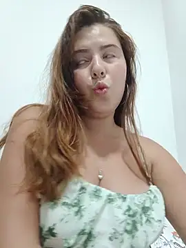 Snapshot of lyss_muller chatting on 07/17/26, 12:06 lyss muller online show from 07/17/26, 12:06