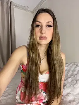 Alyxra online show from 04/15/26, 06:31