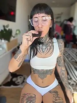 xsadtanas online show from 04/19/26, 01:54