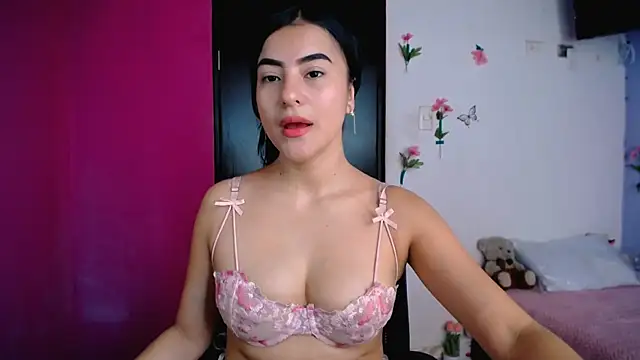 Snapshot of charlotte_petit_ chatting on 02/26/26, 04:06 charlotte petit online show from 02/26/26, 04:06