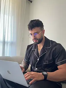 Snapshot of Jeremy_Harden chatting on 03/01/26, 03:47 Jeremy Harden online show from 03/01/26, 03:47