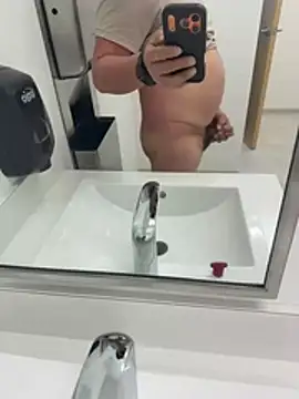 Snapshot of yolanda339 chatting on 02/18/26, 01:29 yolanda339 online show from 02/18/26, 01:29