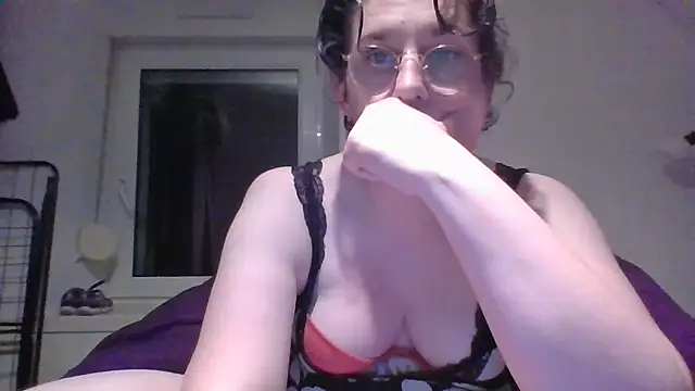 OIseauNoir88 online show from 04/03/26, 07:34