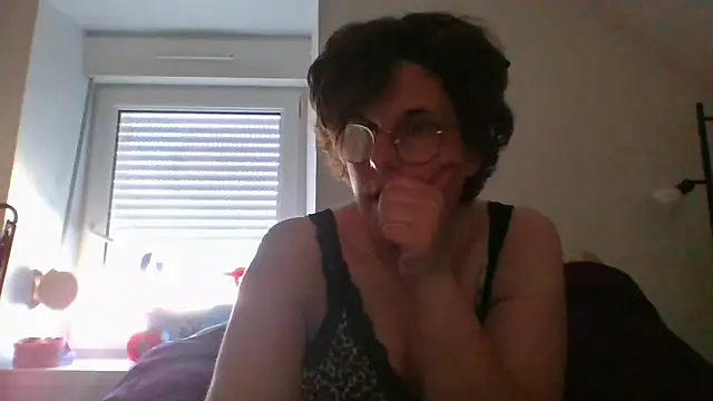 OIseauNoir88 online show from 04/07/26, 03:56