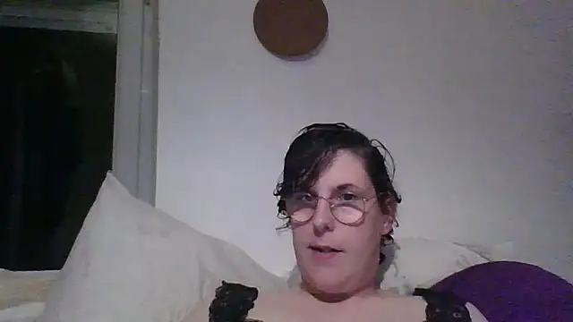 OIseauNoir88 online show from 04/10/26, 07:51