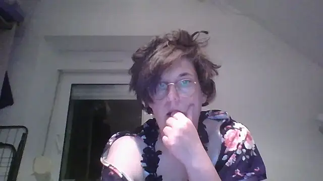 OIseauNoir88 online show from 04/12/26, 07:19