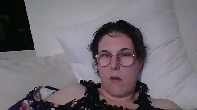 OIseauNoir88 online show from 04/21/26, 07:50