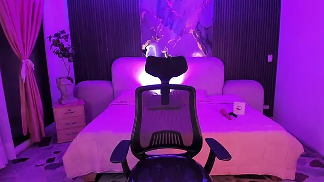 JazminRusso  online show from 04/27/26, 06:44