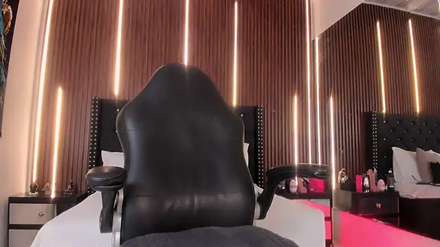 Viannca   online show from 04/17/26, 04:37