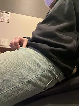 Snapshot of yuuuuusuke00 chatting on 02/13/26, 01:23 yuuuuusuke00 online show from 02/13/26, 01:23