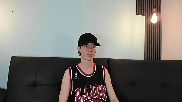 Snapshot of Lio_____ chatting on 02/28/26, 01:50 Lio online show from 02/28/26, 01:50