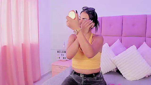 Hilaryportman online show from 03/28/26, 08:19